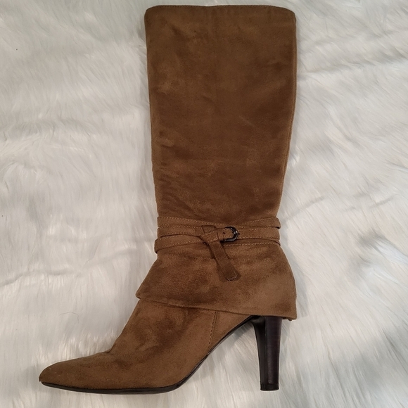 Impo Shoes - CUTE Suede boots!